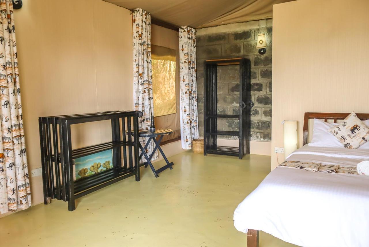 Maili Saba Camp Villa Nakuru Buitenkant foto